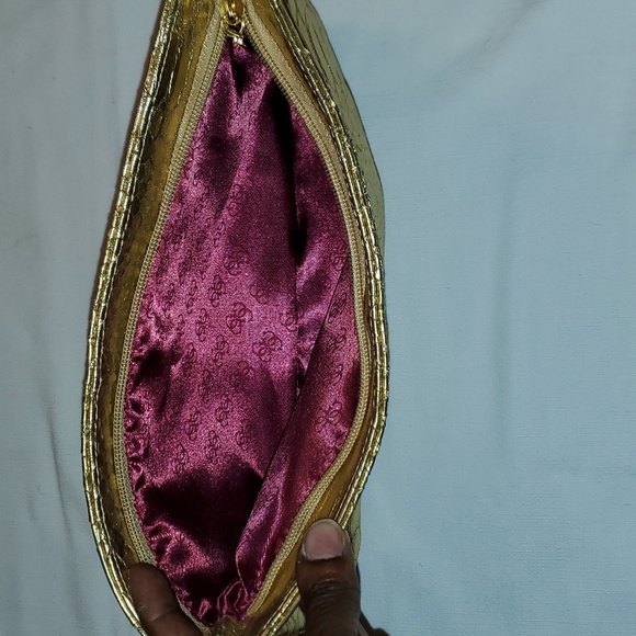 Clutch 🤑 - Picture 3 of 3